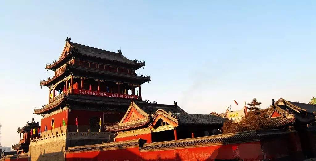 保定主持人激情开场，引领精彩活动启幕